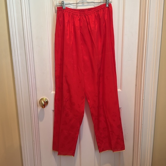 Vintage Chinese red pajamas with embroidery. - Picture 5 of 14